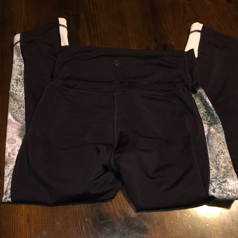Lululemon high waisted crops - Picture 4 of 4